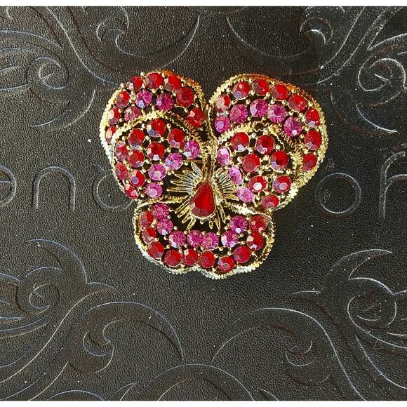 Signed Vintage Weiss Brooch Cluster Red Design Prong set  Pink & Red RHINESTONES - Picture 2 of 5